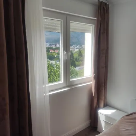 Paradise View מוסטר